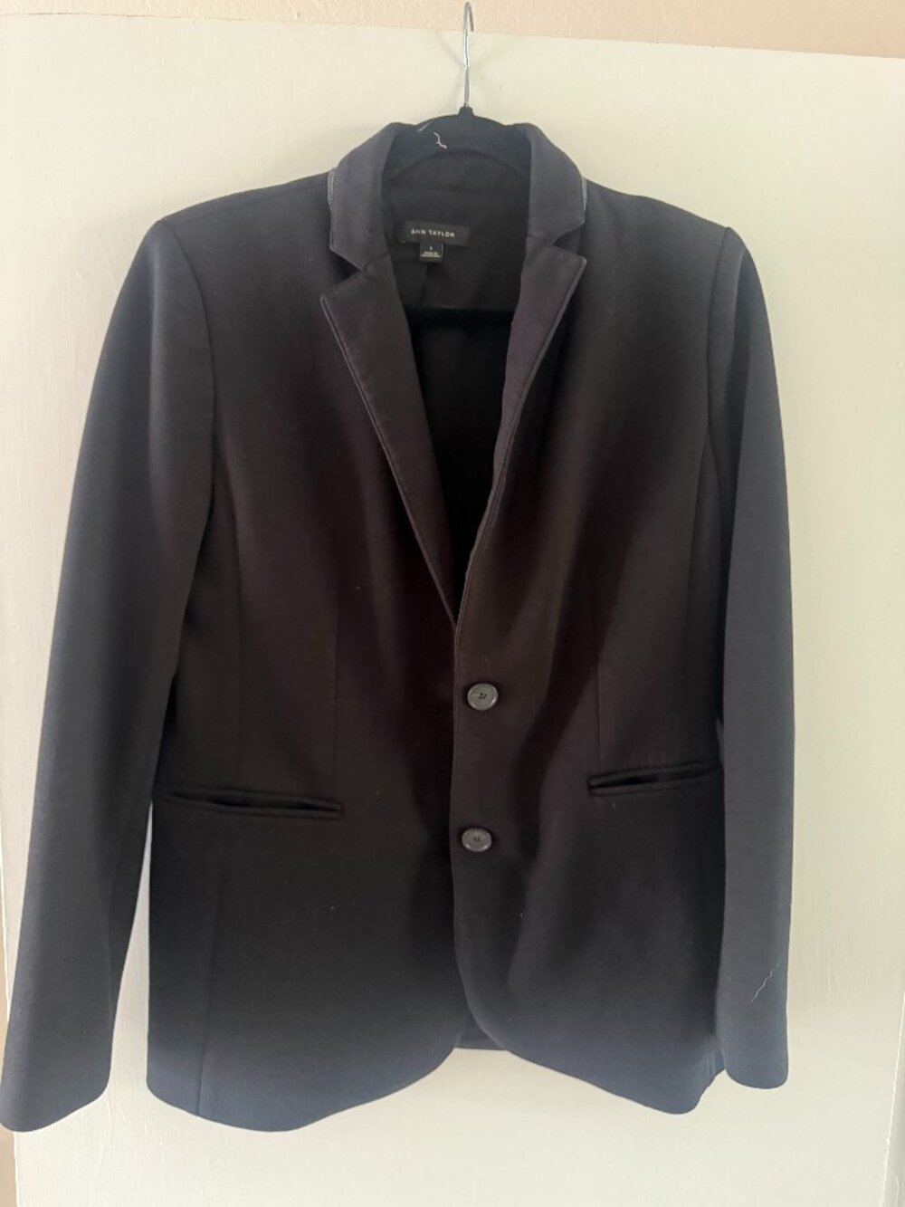 Ann Taylor Black Blazer – Size 6 (Classic 2-Button Tailored Jacket)